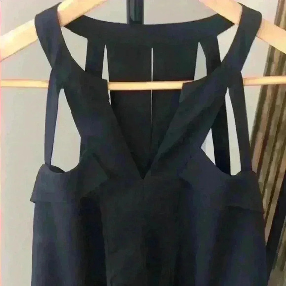 Black cut out tank top - Picture 4 of 5